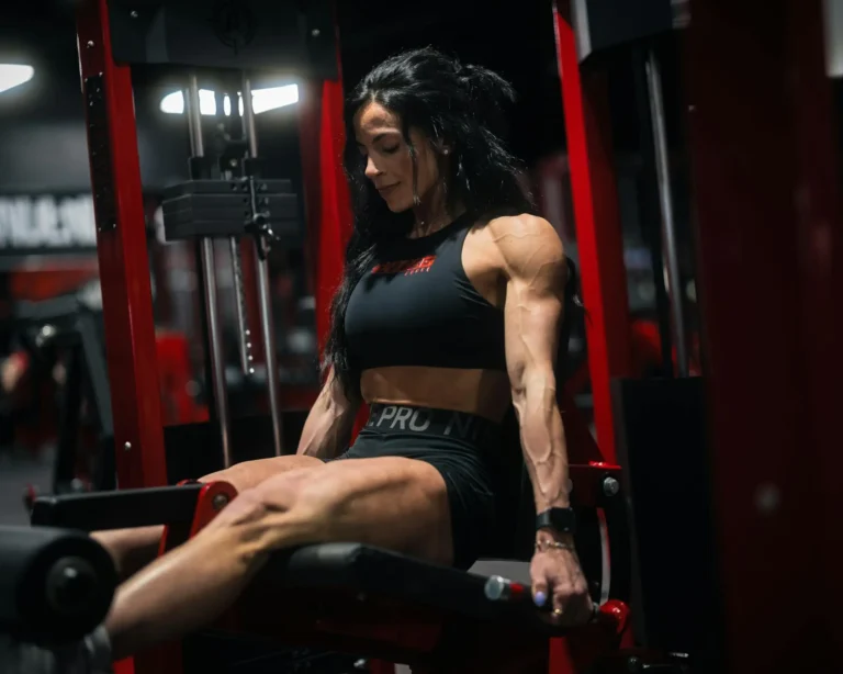 women workout full body